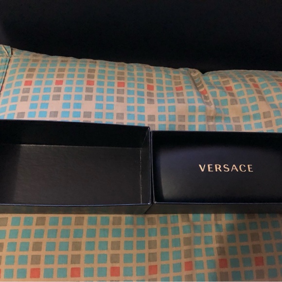 VERSACE SUNGLASSES FOR SALE! - Picture 8 of 9